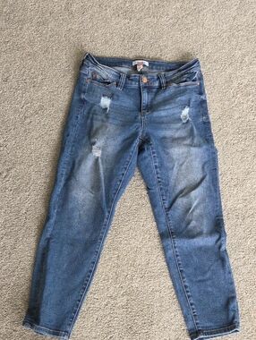 ARULA Women’s Distressed Cropped Blue Jeans